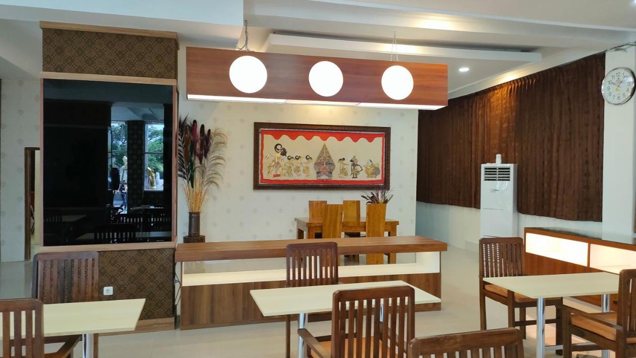 Golden Ganesha Hotel Yogyakarta By Ecommerceloka Gondowulung エクステリア 写真