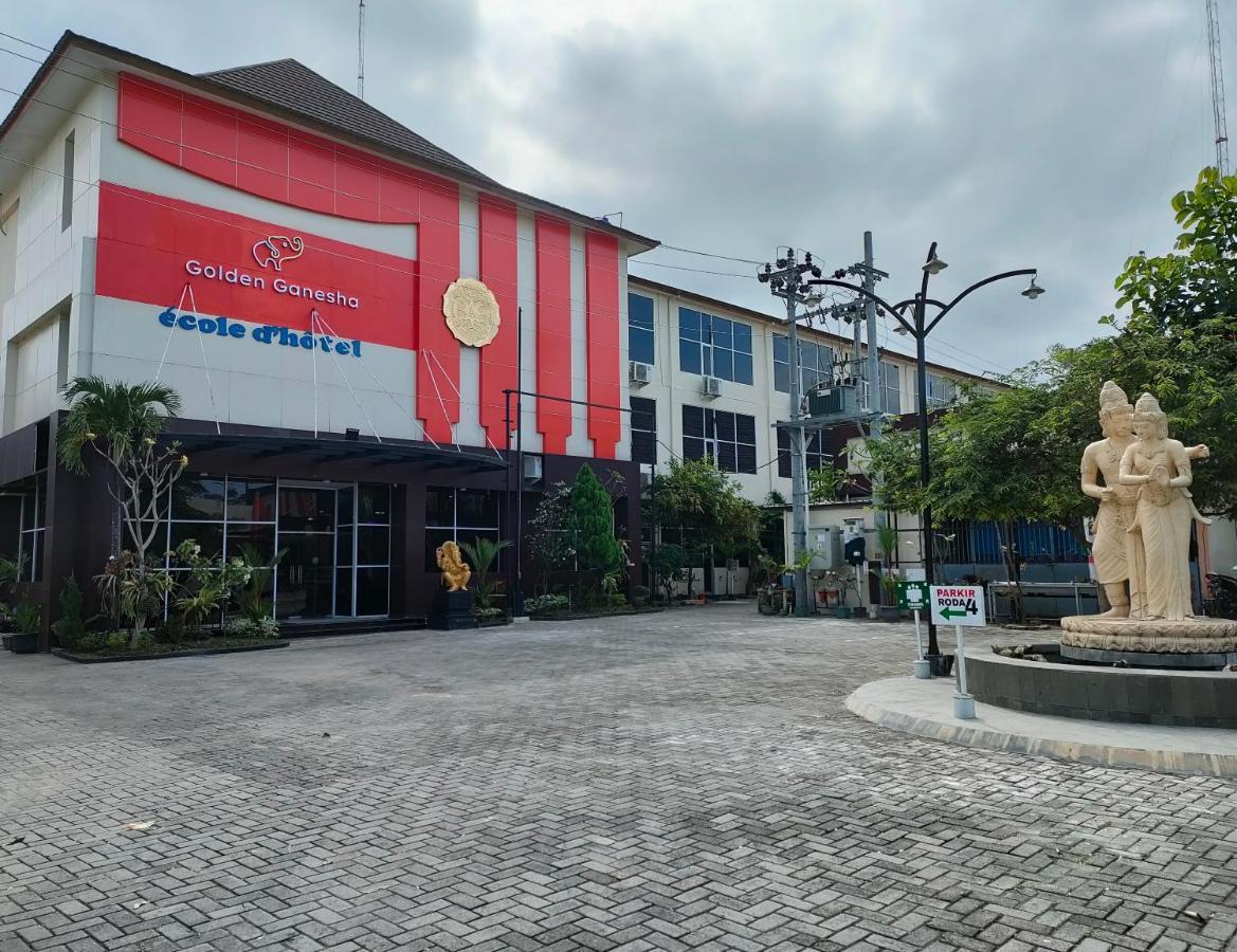 Golden Ganesha Hotel Yogyakarta By Ecommerceloka Gondowulung エクステリア 写真